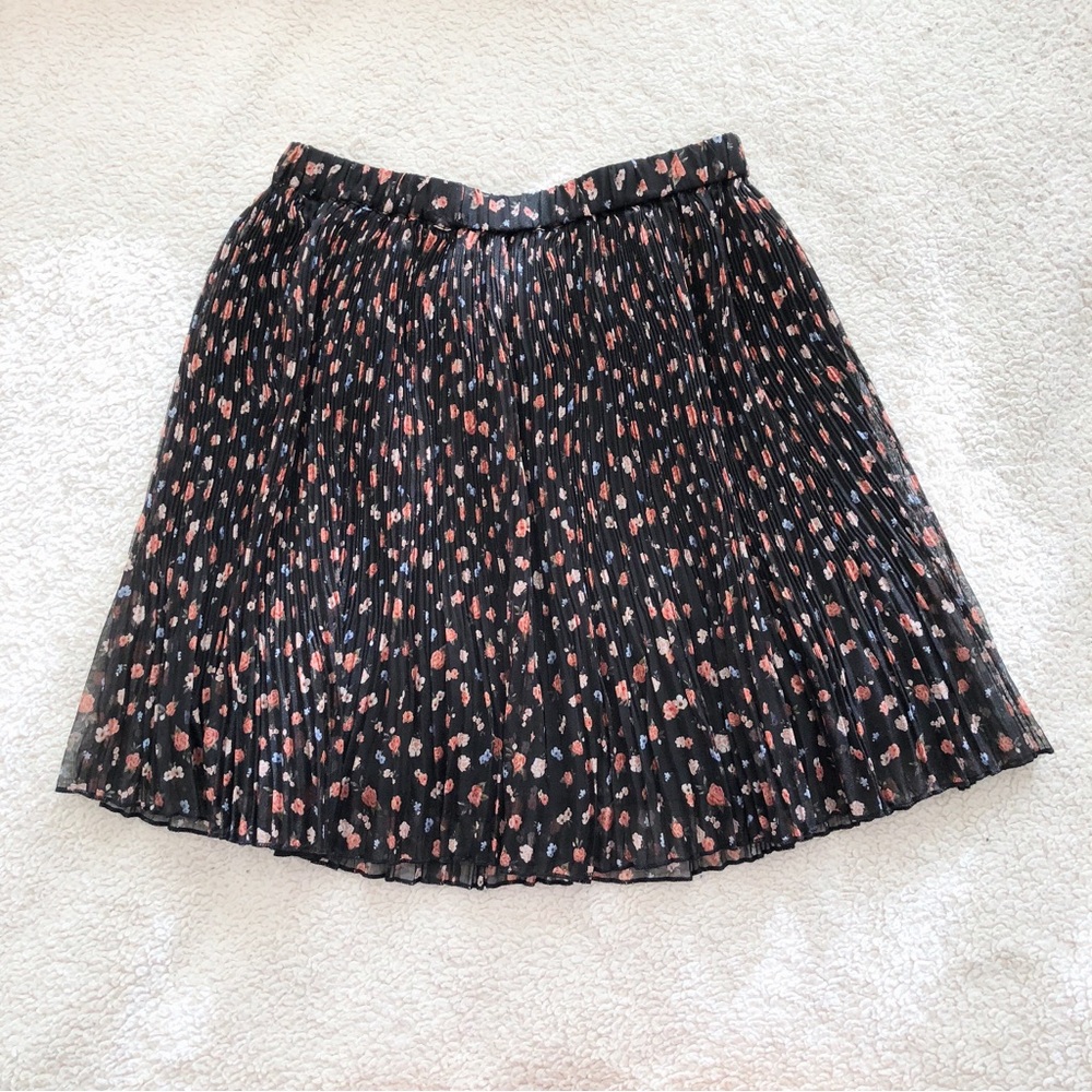 🎀 5/$25 H&M Divided Black and Pink Floral Plisse Pleated Mini Skirt size XS XXS